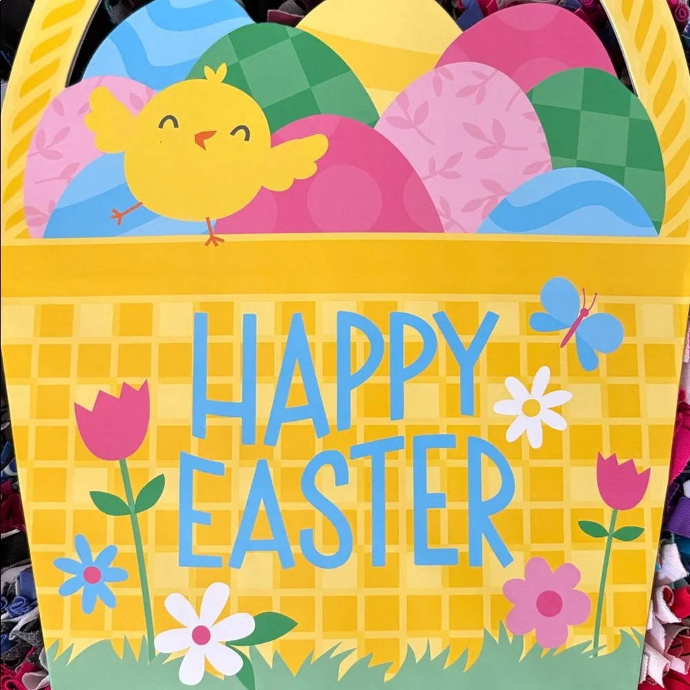 🆕American Greetings Easter “Basket” Gift Bag With Scented Shredded Paper